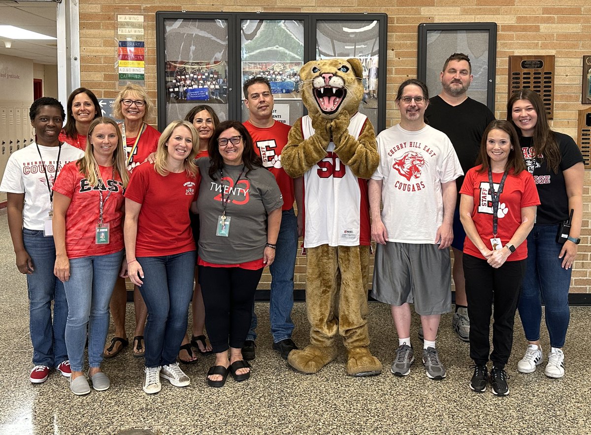 CHHSEAST's tweet photo. Thank you to everyone who helped make 9th Grade/New Student Orientation a success today: Peer Leaders, the @CHEdFoundation (who generously donated those awesome Class of 2027 shirts), Crimson the cougar, and faculty/staff volunteers. We couldn’t have done this without you all! https://t.co/Qd3t3kk3Xi