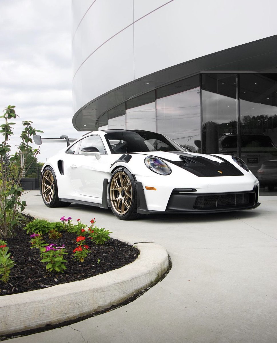 PorscheCIub's tweet photo. White 992 GT3 RS https://t.co/09JJsGQ1tx