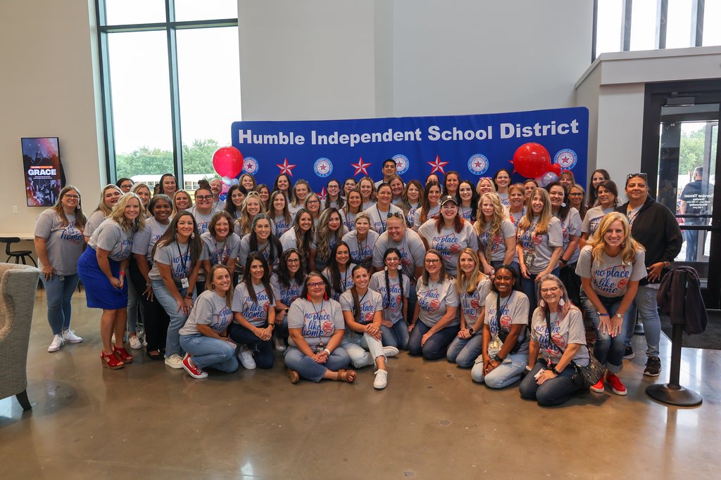 HumbleISD_MBE's tweet photo. "No Place Like Home"  Maplebrook Elementary teachers and staff are ready to hit 2023-24 school year out of the ballpark! https://t.co/FzXeDEIjlp