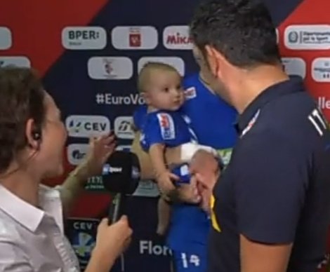 Il nipotino di Elena Pietrini 🥹

#EuroVolley2023 #italiafrancia #italvolley