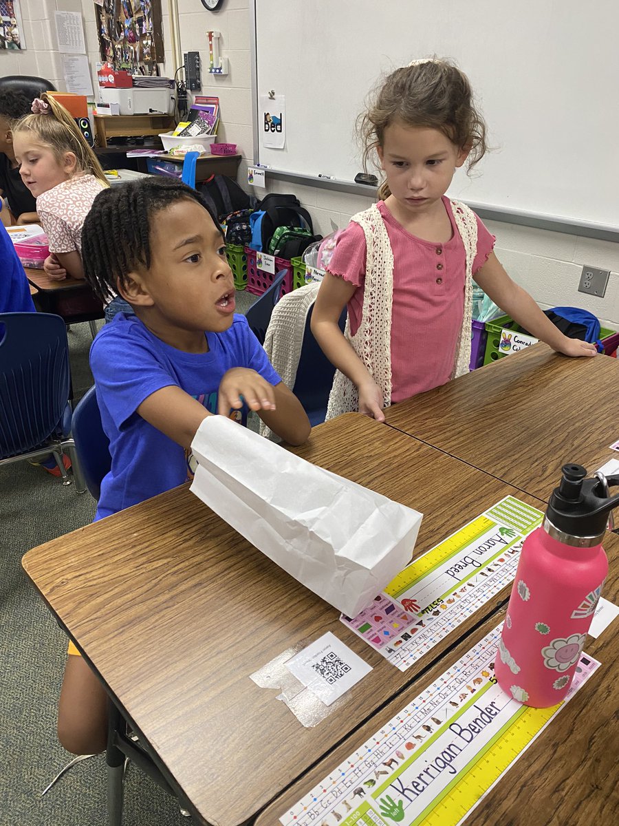 WISD_KLarson's tweet photo. Learning all about the texture of matter with mystery bags! @WillisSchools @WISDTurner  #FabulousFirsties https://t.co/LDyVyV2MKV