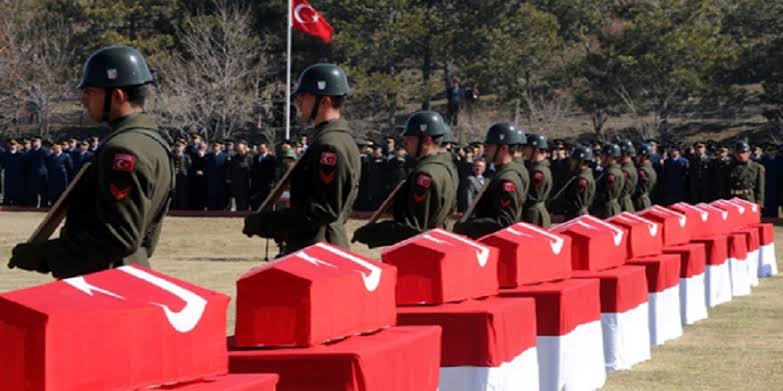 Kahraman Uzman Çavuş'lar gözünü kırpmadan Şehadete yürüyen yiğitlerdir. Kahramanlar vurulunca değil, Unutulunca Ölürler.
Vatan Savunmasının Sözleşmesi Olmaz. 🇹🇷🇹🇷🇹🇷
<a href="/alitilkici38/">Ali Tilkici 🇹🇷</a> 
#UzmanÇavuş #VebalVar