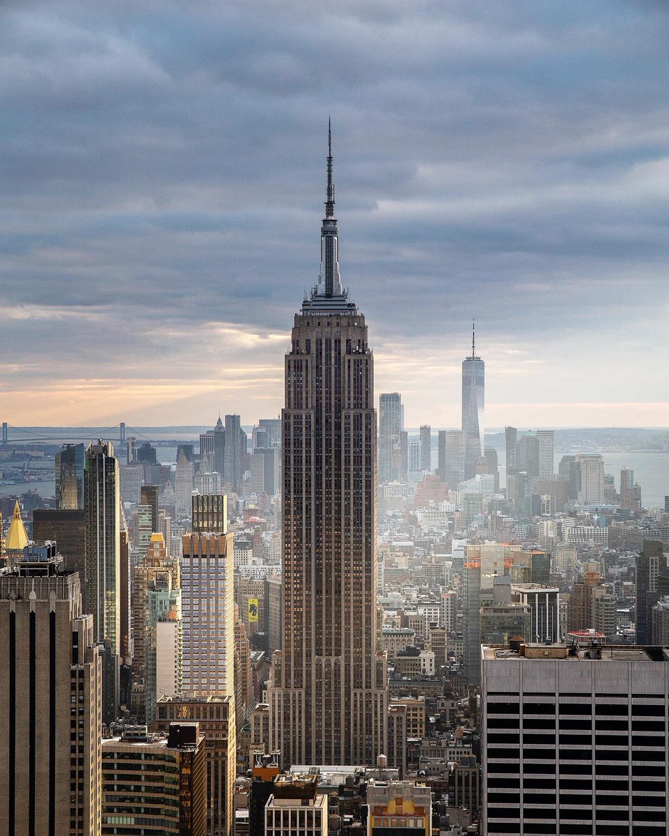 EmpireStateBldg's tweet photo. Here for you always

 📷: jakobdahlin/IG https://t.co/4XYHmldlhl