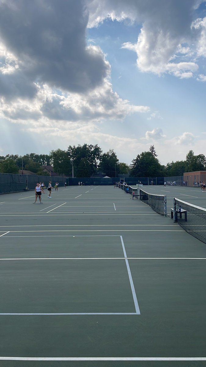 Lady Lumberjacks are warming up! 🎾