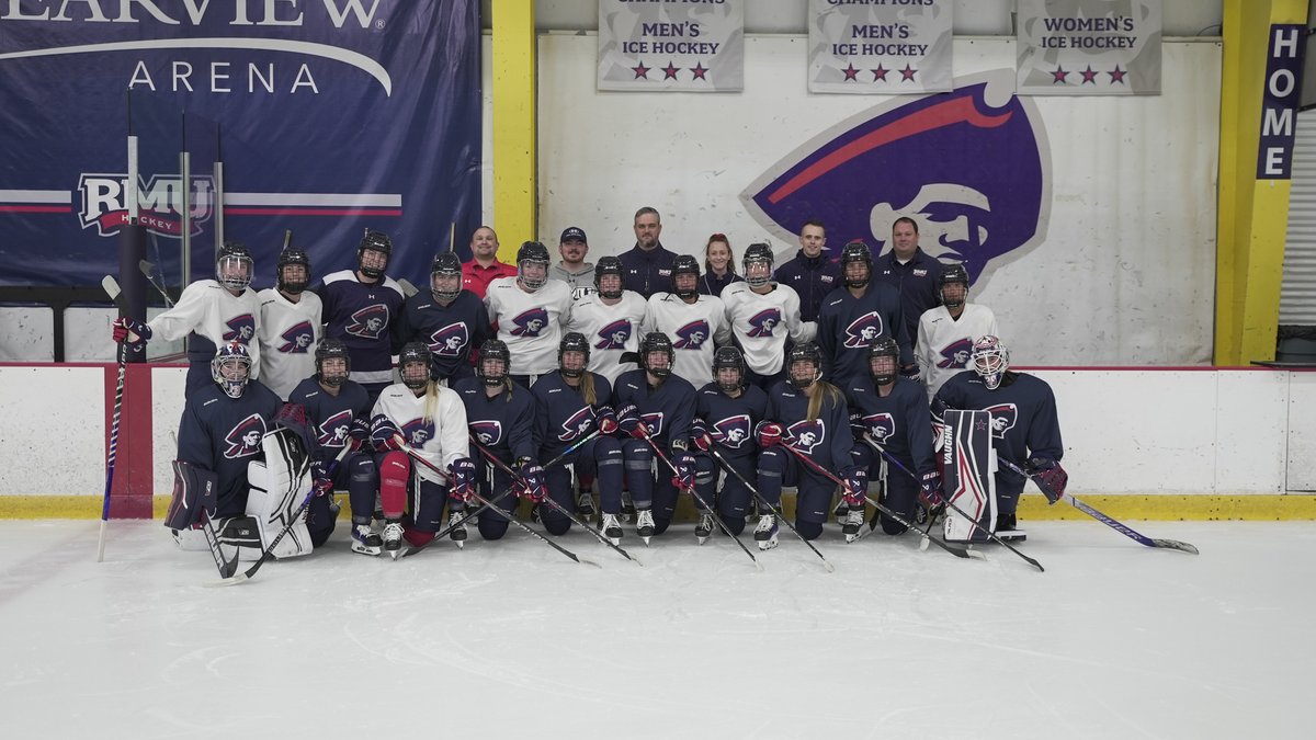 RMUWHockey's tweet photo. Tons of energy on Day 1‼️ The Colonials are back👀

#BobbyMo | 🔵🏒🔴 | #RMUnite #CollegeHockeyAmerica https://t.co/F7m5eWXVl6