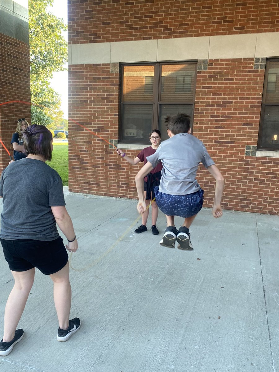 mserinthompson's tweet photo. @ReaderRBS had students read, experience, and then write about double dutching all while keeping a growth mindset! I learned I need more practice if I want to be able to do it! https://t.co/sg5DQaR8rz