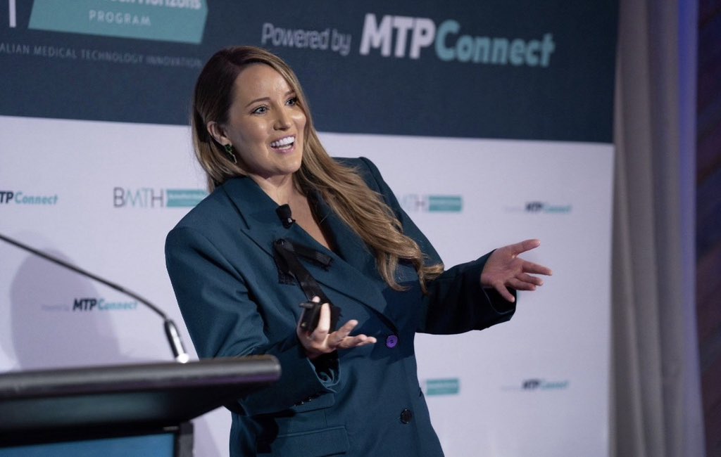 Presenting my Leading Disruptive Innovation keynote last night to inspire the top minds in #medtech to continue break the glass ceilings in #ai and #healthcare for @IndustryGovAu @MTPConnect_AUS