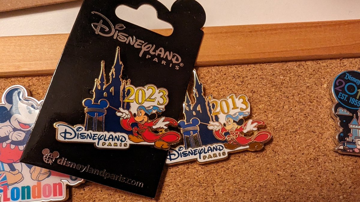 Tokiro's tweet image. Je savais que ce "nouveau" pin's me disait quelque chose 🤔
#DLP #DisneylandParis