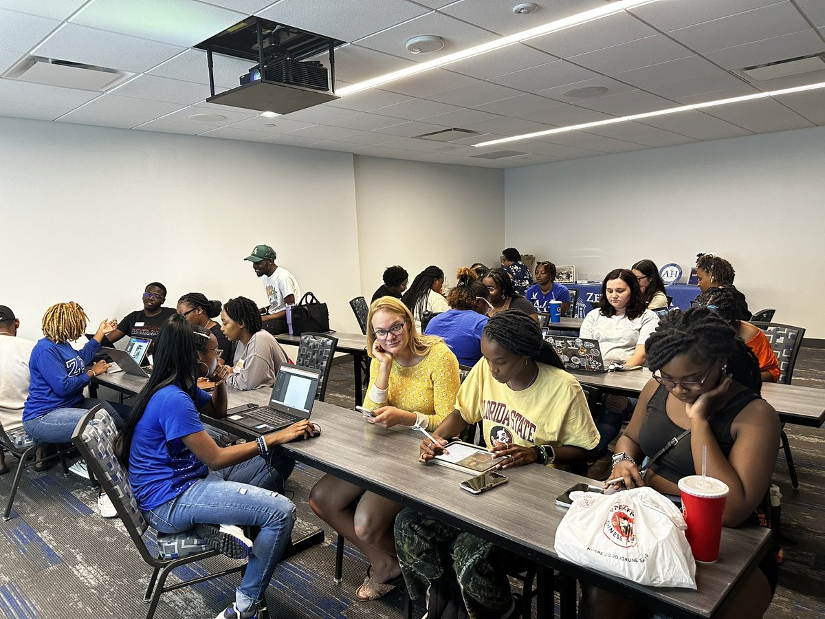 SamHoustonZetas's tweet photo. Thank you to everyone who came out and created viZion boardZ with us and donating school supplies! Stay on the lookout for more upcoming events! 

#zphib1920 #ETXZetas #LambdaEtaZetas https://t.co/M75GcWaOXy