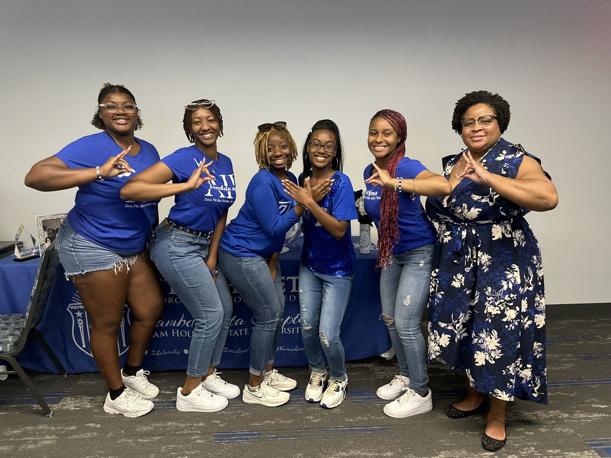 SamHoustonZetas's tweet photo. Thank you to everyone who came out and created viZion boardZ with us and donating school supplies! Stay on the lookout for more upcoming events! 

#zphib1920 #ETXZetas #LambdaEtaZetas https://t.co/M75GcWaOXy
