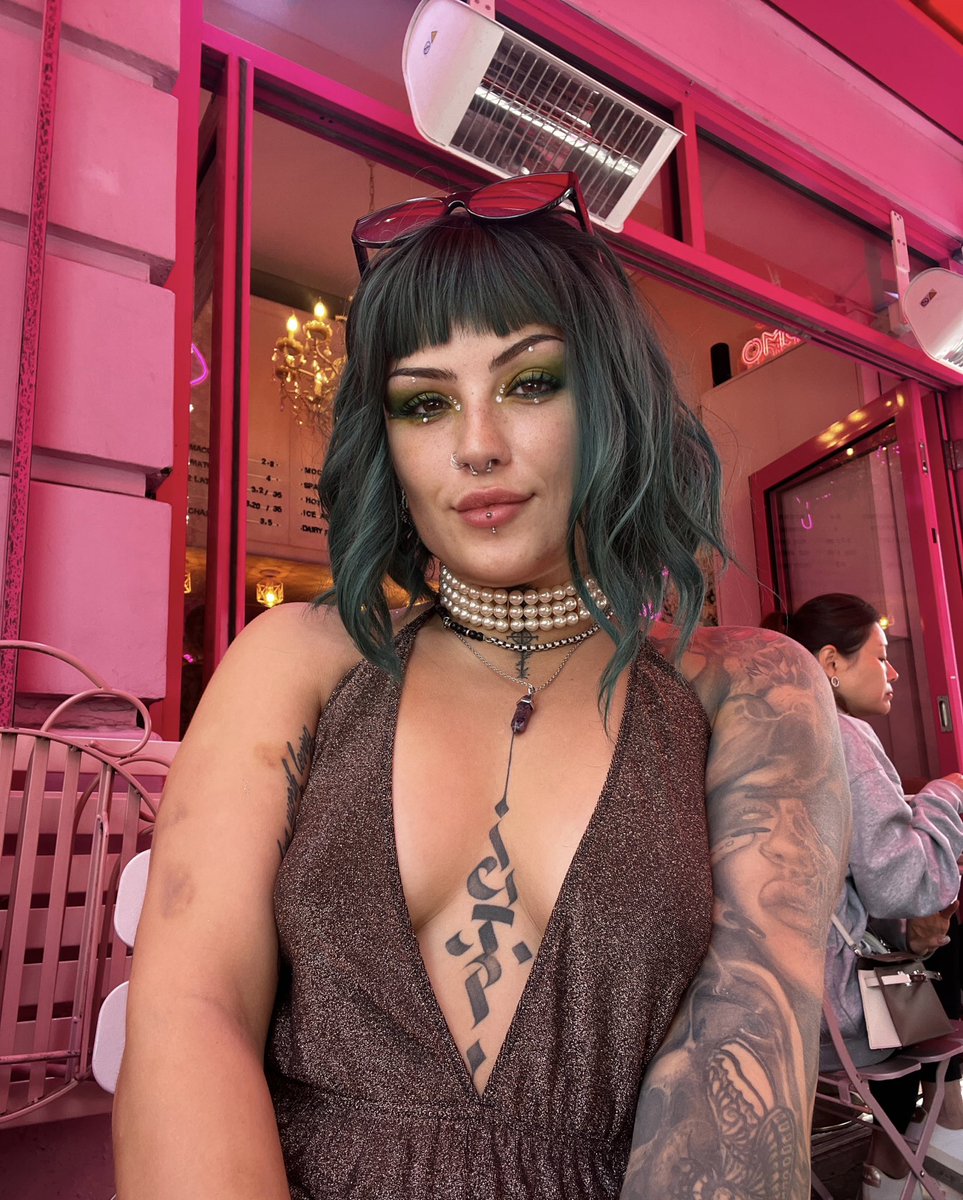 ExplicitlyGates's tweet photo. Pay for my dinner by making a transfer to my Revolut 😈

https://t.co/DrWpK76IxS

#findom #femmedomme #spoilme #onlyfansgirl https://t.co/6QiFCsfXMv