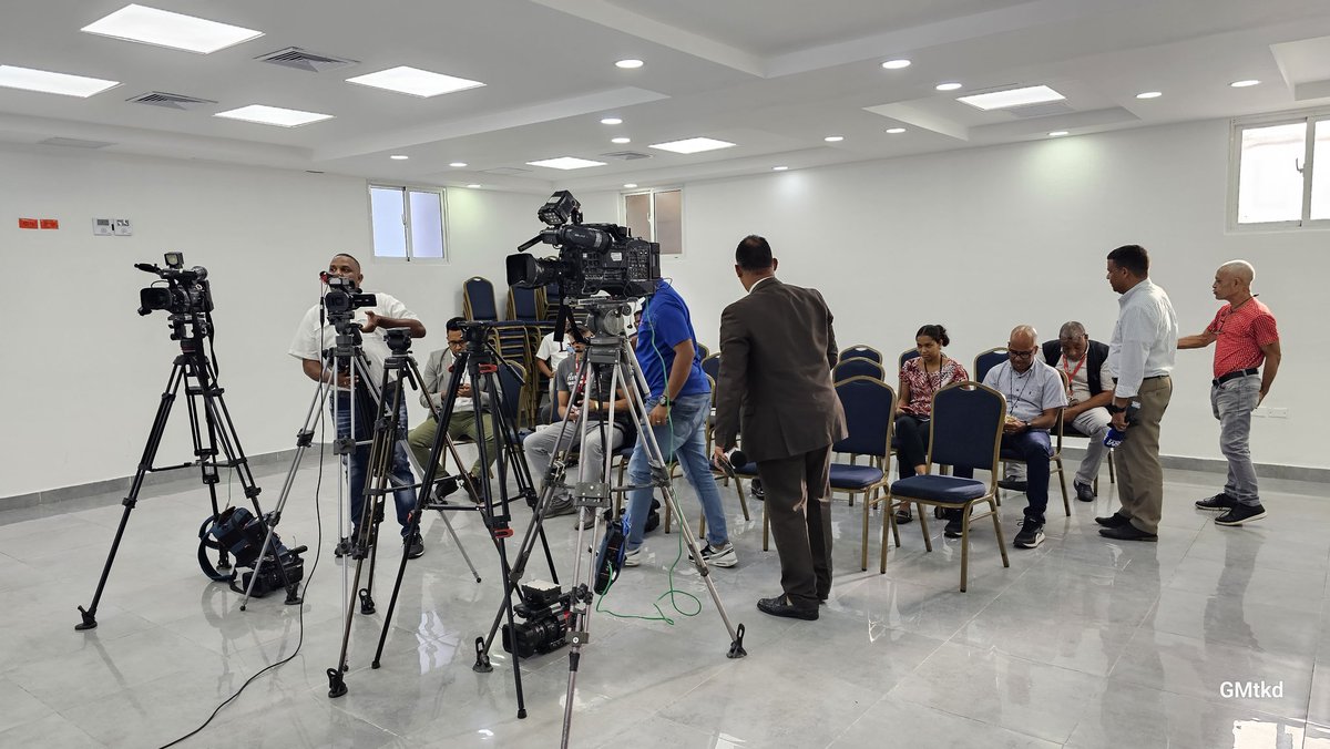 gabrielmercedez's tweet photo. ¡EN BREVE!
Rueda de prensa en el palacio de la @PoliciaRD por el director de Comunicaciones Estratégica (Vocero) coronel @pesqueiradiego
Sobre diversos temas de interés a los medios que cubren la fuente de la institución policial.
#PNteInforma
@rd_policia https://t.co/XWVyRlSowC