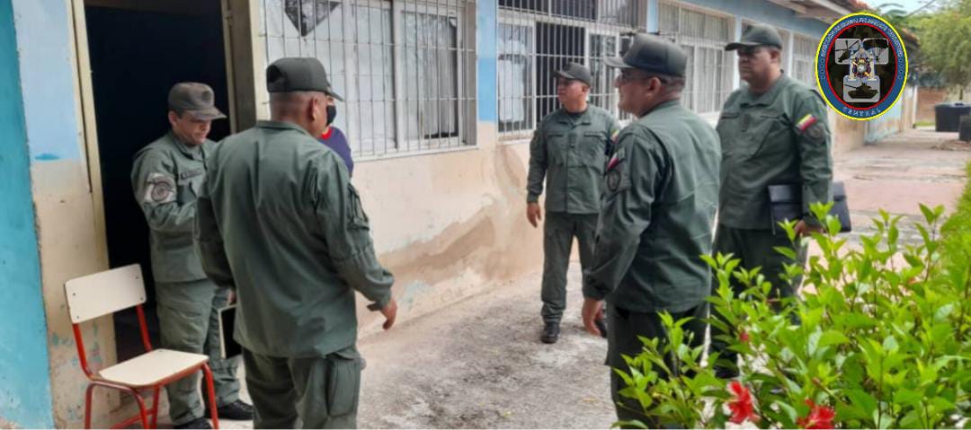 En el Marco de las  BRICOMILES  ordenada por nuestro Cmdte en Jefe Presidente <a href="/NicolasMaduro/">Nicolás Maduro</a> el Director Regional de Medios Terrestres Central, realiza inspección de dos Unidades Educativas en el Estado Carabobo, ¡Juntos somos invencibles, pueblo, gobierno y FANB!