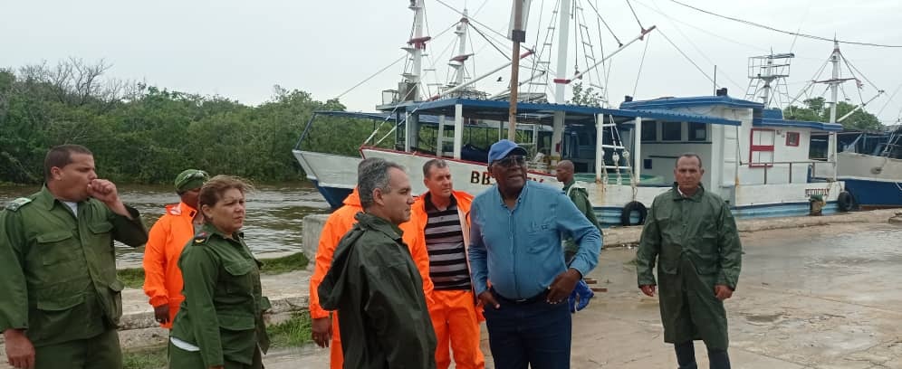 SalvadorValdesM's tweet photo. Este martes estuvimos en la localidad de Surgidero, de Batabanó, en #Mayabeque.

Junto al Consejo de la Administración Municipal evaluamos la situación del territorio y otras localidades que fueron afectadas por el paso del #HuracánIdalia. https://t.co/s1OAMaG9Xa