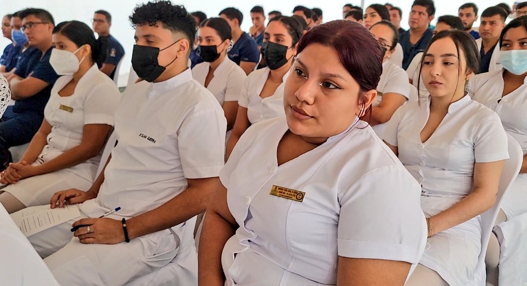 LosRiosIESS's tweet photo. #IESSatuServicio l El Hospital General Quevedo dio la bienvenida a la nueva Cohorte de Internos Rotativos de Medicina y Enfermería 2023, de la #UniversidaddeGuayaquil y de la @utequevedo que ingresaron a realizar sus prácticas preprofesionales en nuestra unidad médica. https://t.co/IxpQhMOJvP