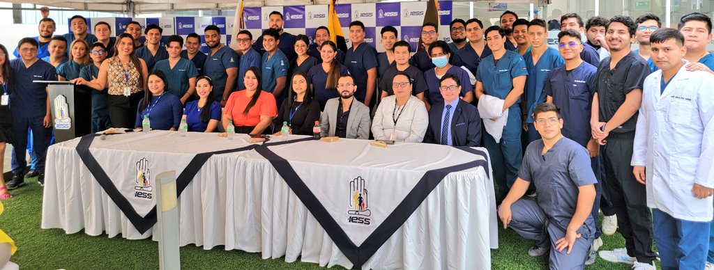 LosRiosIESS's tweet photo. #IESSatuServicio l El Hospital General Quevedo dio la bienvenida a la nueva Cohorte de Internos Rotativos de Medicina y Enfermería 2023, de la #UniversidaddeGuayaquil y de la @utequevedo que ingresaron a realizar sus prácticas preprofesionales en nuestra unidad médica. https://t.co/IxpQhMOJvP