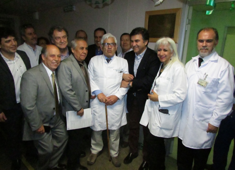 Gore_Tarapaca's tweet photo. #GraciasDoc 🙌🕊
Nos sumamos a las muestras de cariño y afecto hacia los familiares y cercanos del doctor Arturo Kirberg Benavides, creador de la Unidad de Endoscopía Digestiva del Hospital Regional Ernesto Torres de Galdames de #Iquique e Hijo Ilustre de la ciudad (2008). https://t.co/IAxBcQLoTD