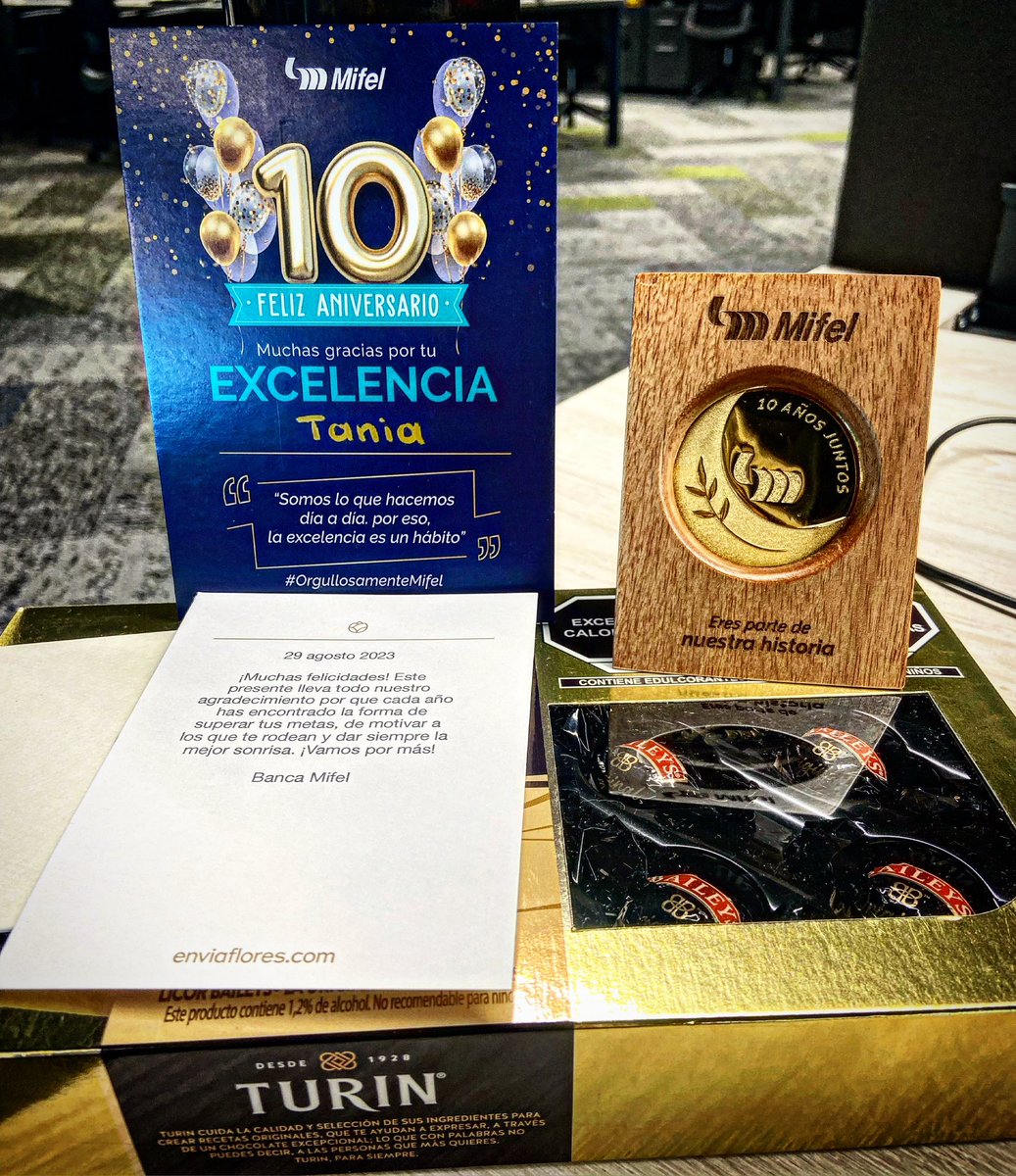 tatismeag's tweet photo. Oleeeeeee!!! #aniversario #oro #elmejortrabajodelmundo #amomarketing gracias @BancaMifel por permitirme crecer juntos!! 💜🎉💜 https://t.co/ZYktM67cq2