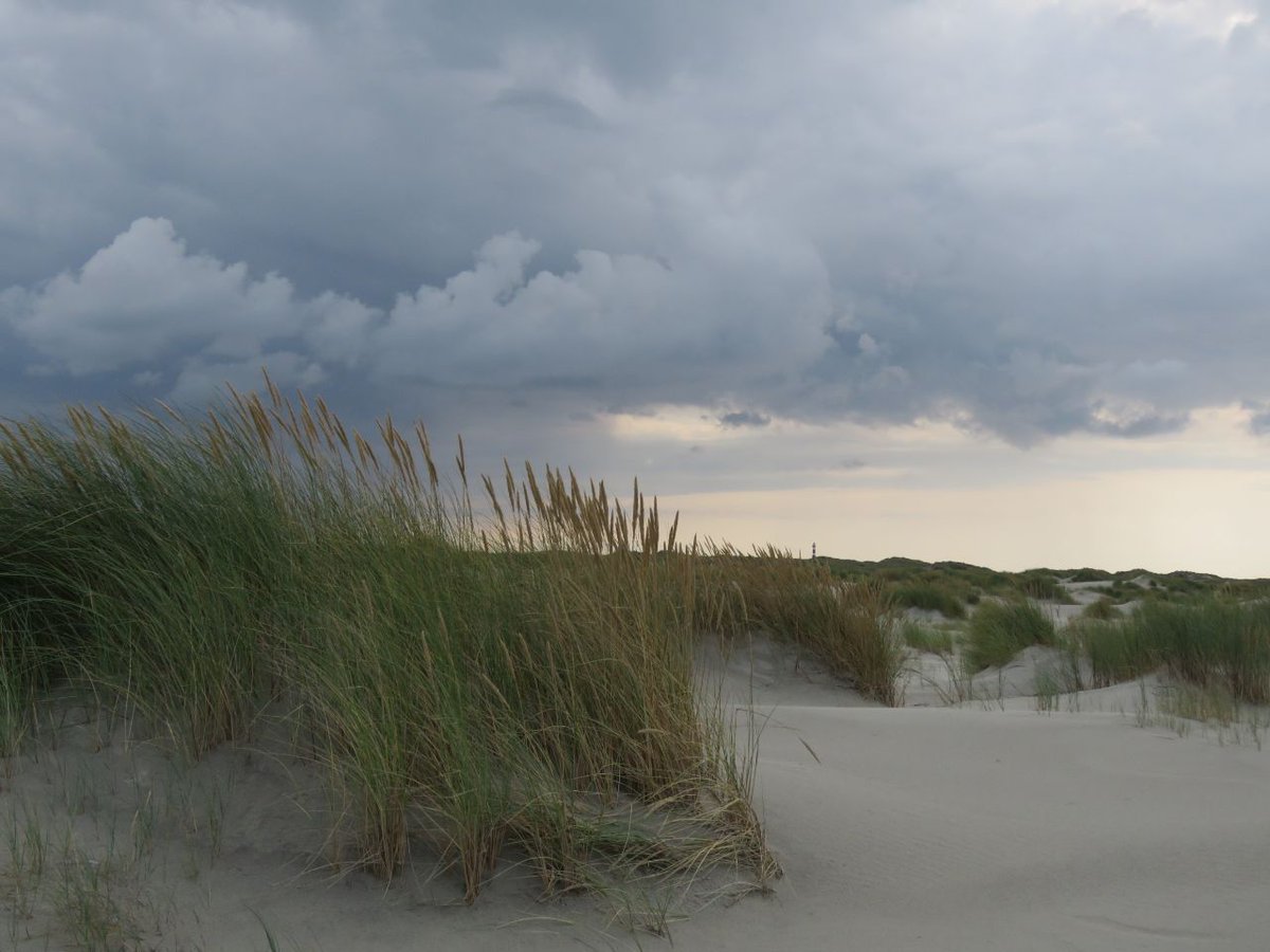 Bijzondere luchten op Ameland vandaag....
