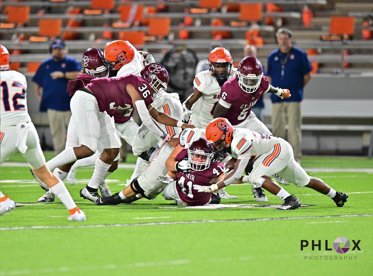 vypesideline's tweet photo. A win was just out of reach for the Bobcats as the Bears snatch a victory in a last second nail biter!  

Game photos coming soon… 🪩🪩

#sportsphotography #sportsphotographer #footballseason #htxhsfootball #htxfootball #hsfootball #txhssports #htxsports #footballszn #txhsfb https://t.co/YO3VwScPVv
