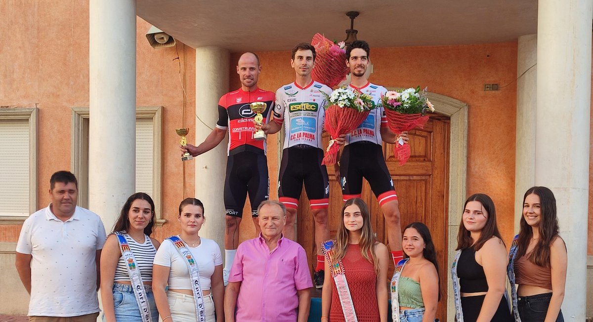 CCLaPalmaCT's tweet photo. 🌞 #GiraVeraniega

🔥Buen calentón esta tarde en el Trofeo Fiestas de Turís (Valencia) en un circuito atractivo y exigente.

🥇Triunfo incontestable de @victorrcastear, con @ArinoGonzalo (3º) y @villaverde_joel (4º) completando la exhibición grupal.

🔜 Mañana, Volta al Montsià. https://t.co/qfHkehWoq5