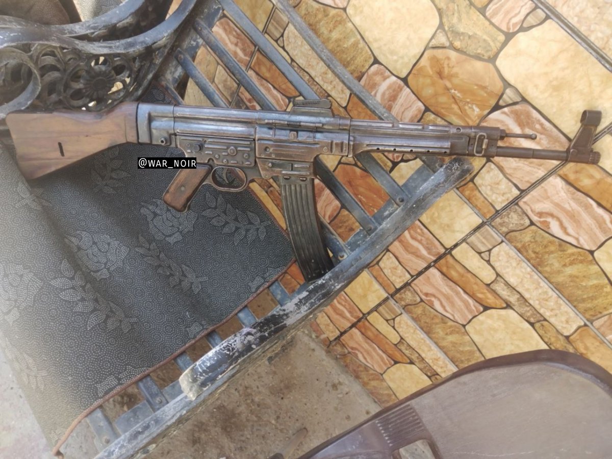 war_noir's tweet photo. #Iraq 🇮🇶: A quite interesting #WW2-era historic assault rifle is currently on sale in #Baghdad:

Nazi German MP44 / StG 44 (Sturmgewehr 44) in 7.92x33mm Kurz. The asking price is $750.

The rifle was likely supplied by East German to #Syria and later smuggled into Iraq. https://t.co/ScP85jnodj
