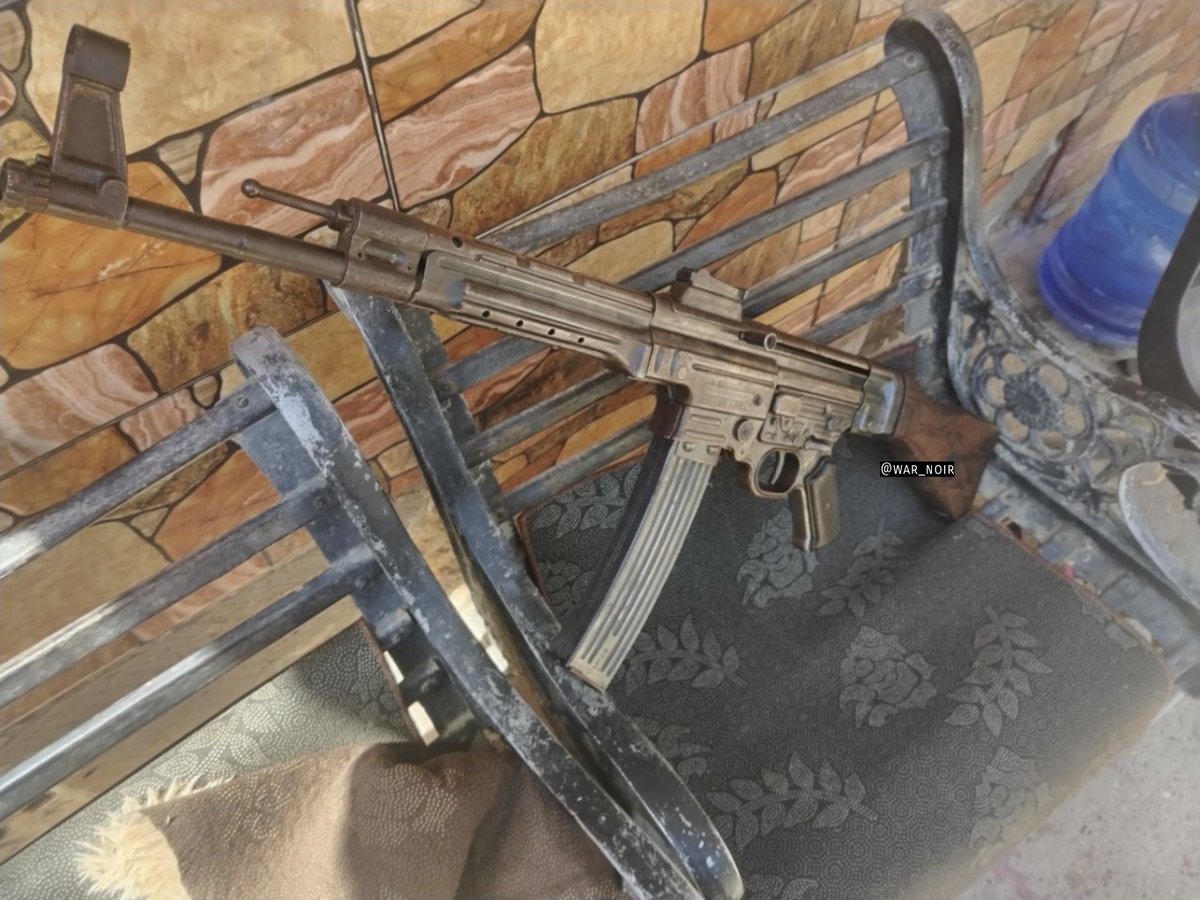 war_noir's tweet photo. #Iraq 🇮🇶: A quite interesting #WW2-era historic assault rifle is currently on sale in #Baghdad:

Nazi German MP44 / StG 44 (Sturmgewehr 44) in 7.92x33mm Kurz. The asking price is $750.

The rifle was likely supplied by East German to #Syria and later smuggled into Iraq. https://t.co/ScP85jnodj