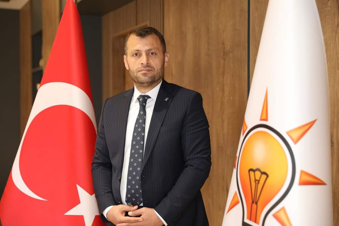 "Büyük zorlukların yanında azim ve kararlılıkla kazanılan 30 Ağustos zaferi milletimizin birlik, beraberliğinin ve sarsılmayan imanının tecellisidir. 30 Ağustos, vatan sevgisinin üstün geldiği, bağımsızlık uğruna nice fedakârlıkların ortaya konduğu, şanlı milletimizin tek vücut