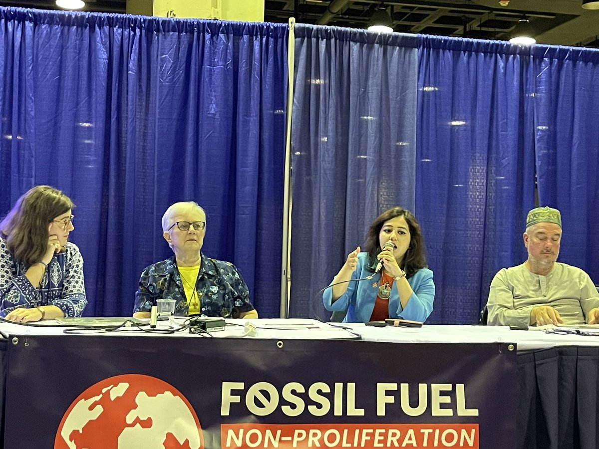 KehkashanBasu's tweet photo. #GreenHope in Chicago, USA!🇺🇸
Delighted to speak at the 2023 Parliament of the World's Religions event on "A Treaty to End Fossil Fuels" co-hosted by GreenFaith & the Fossil Fuel Non-Proliferation Treaty, sharing GHF's work on a #JustTransition to 💯#CleanEnergy!☀️💡
#2023PoWR https://t.co/ye23VEPLrY