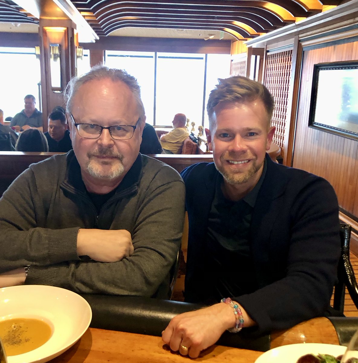 danbentle's tweet photo. Mini @WTCSTL trade mission 🇮🇪🇫🇷🇦🇷 , @TheYieldLab /@WUSTLbusiness , &amp; Novus Int. reunion on #TheLastFrontier with my friend, mentor, trade partner, &amp; CEO Emeritus @ThadSimons!  Great memories!  Thank you #Anchorage @HotelCaptCook @resortalyeska for the hospitality and epic views! https://t.co/LURnydxZJq