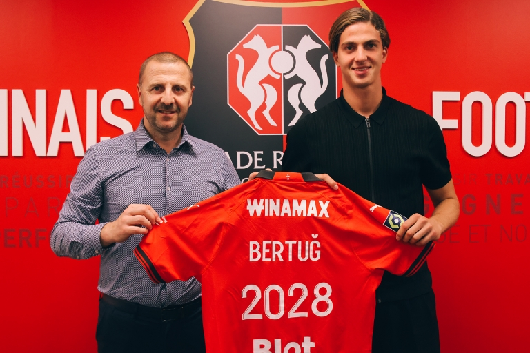SportsDigitale's tweet photo. Rennes, Bertuğ Yıldırım ile 5 yıllık sözleşme imzalandığını açıkladı. https://t.co/kzqAHhfuZH