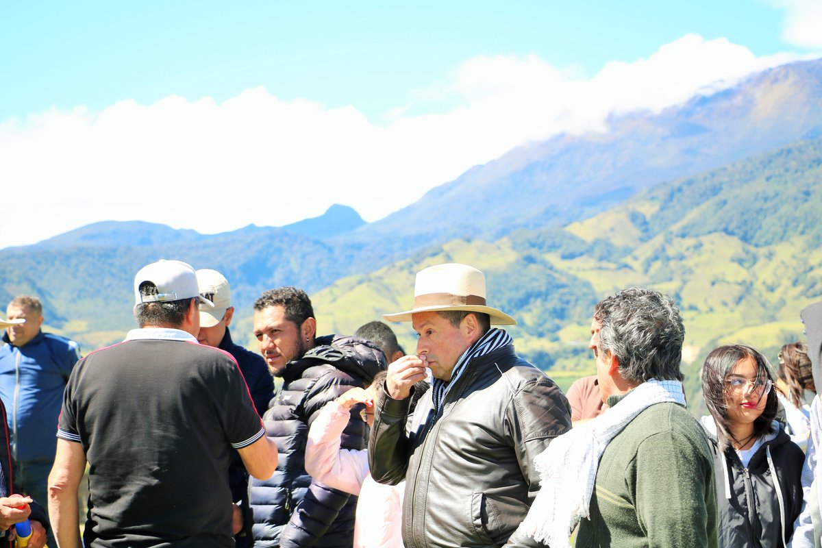CensatAguaViva's tweet image. #Agua💧| En el primer “Recorrido de Mojoneo por el Río Mayo” el 26 y 27 de agosto, campesinas y campesinos del territorio #TCAM renovaron su compromiso con la construcción de un gobierno autónomo del territorio y la defensa del agua como un bien común.

🧵1/5