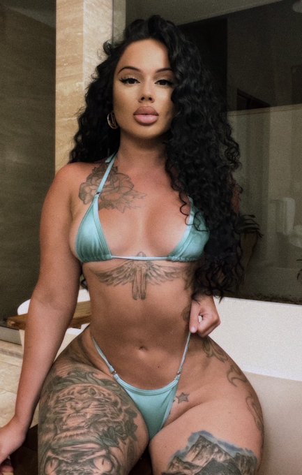 What&rsquo;s your area code 😋 https://t.co/fl2TD6Zt4n