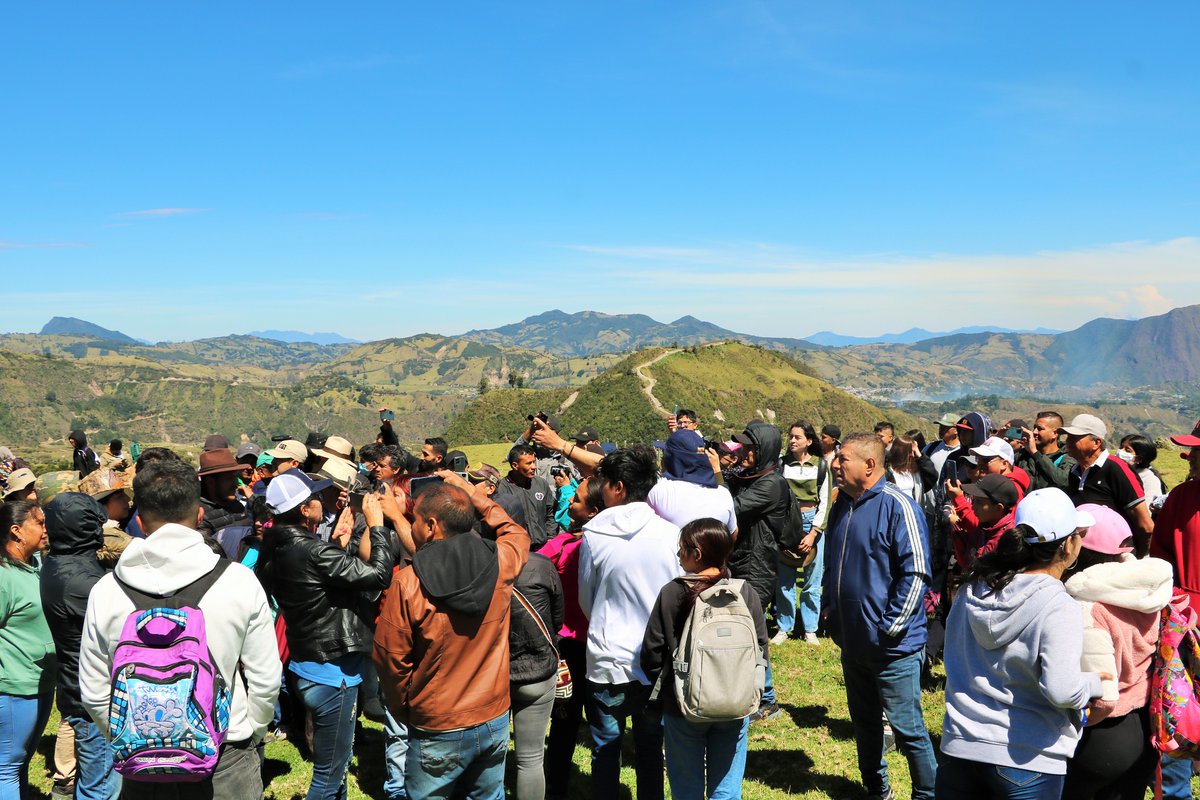 CensatAguaViva's tweet image. #Agua💧| En el primer “Recorrido de Mojoneo por el Río Mayo” el 26 y 27 de agosto, campesinas y campesinos del territorio #TCAM renovaron su compromiso con la construcción de un gobierno autónomo del territorio y la defensa del agua como un bien común.

🧵1/5