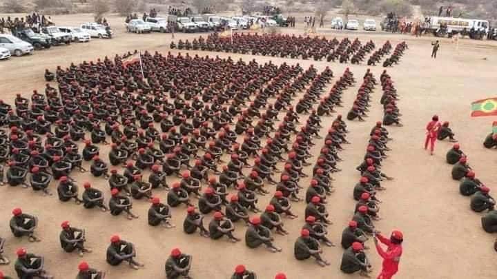 ፋኖ ሸዋ ላይ ከፍተኛ ውጊያ እያደረገ ነው። ውጊያው ከመከላከያ ጋር የነበረ ሲሆን ከትናት ጀምሮ ሸኔና መከላከያው አንድ ግንባር ፈጥረው ነው ፋኖን የገጠሙት። በሸኔና በመንግስት መካከል ግንኙነት ከለለ እንዴት አንድ ግንባር ፈጥረው አማራውን መውጋት