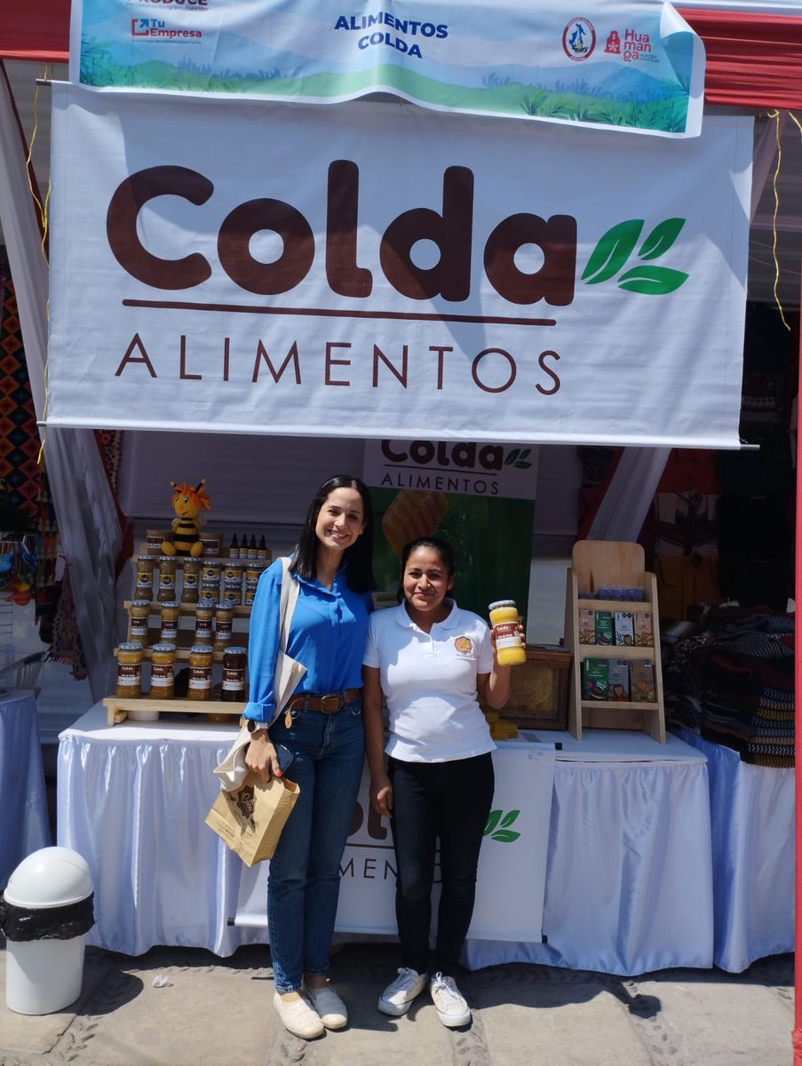 vidalmart's tweet photo. La congresista @sigridbazan consumiendo productos de Ayacucho. Se agradece su visita. Chocolates y miel de abejas y productos derivados de la colmena. Nuestros productos también se distribuyen en Lima https://t.co/0TxwjPYo4I