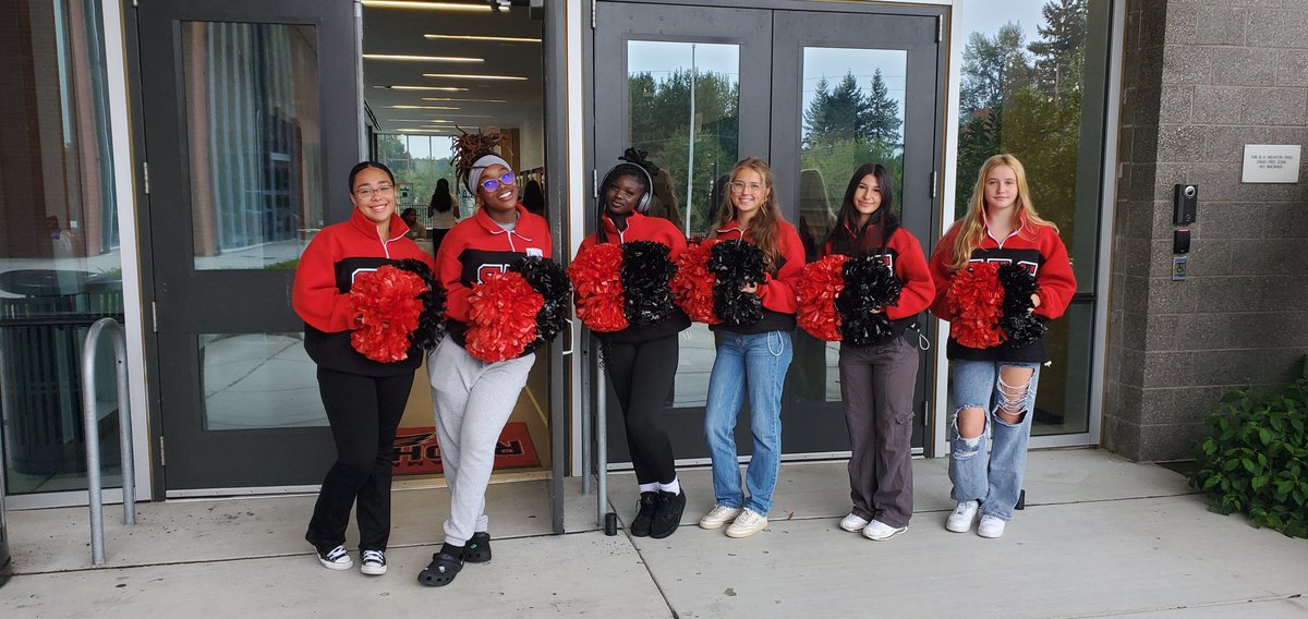 MrRich_SHS's tweet photo. Over 300 students showed up for Freshman &amp; New Student Orientation.   Shout out to our Leadership teachers (Ainsley Goodrich &amp; Whitney Rosenberg) for planning an amazing day for our students.  The leadership students &amp; cheer team were here to rep our school pride and spirit. https://t.co/cdiWpSeHM2