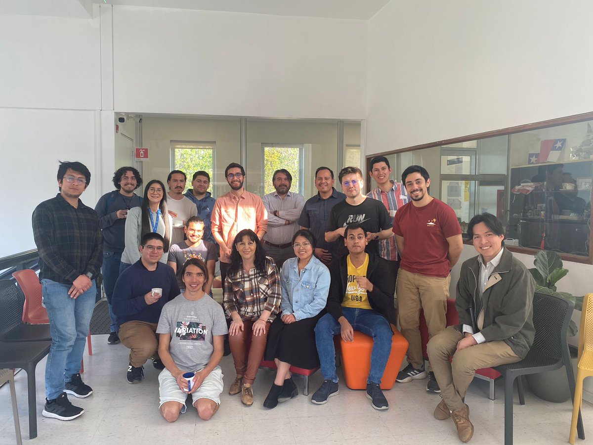IMC_UC's tweet photo. 📌 Compartimos imágenes de la sesión de hoy de "Un Café con un Profe", que tuvo como invitado a Pedro Gaspar, profesor asistente de @FacultadMAT_UC. En esta iniciativa, académicos y académicas de #MatUC y el IMC comparten experiencias con estudiantes de #postgrado. https://t.co/9pdmqmHPg3