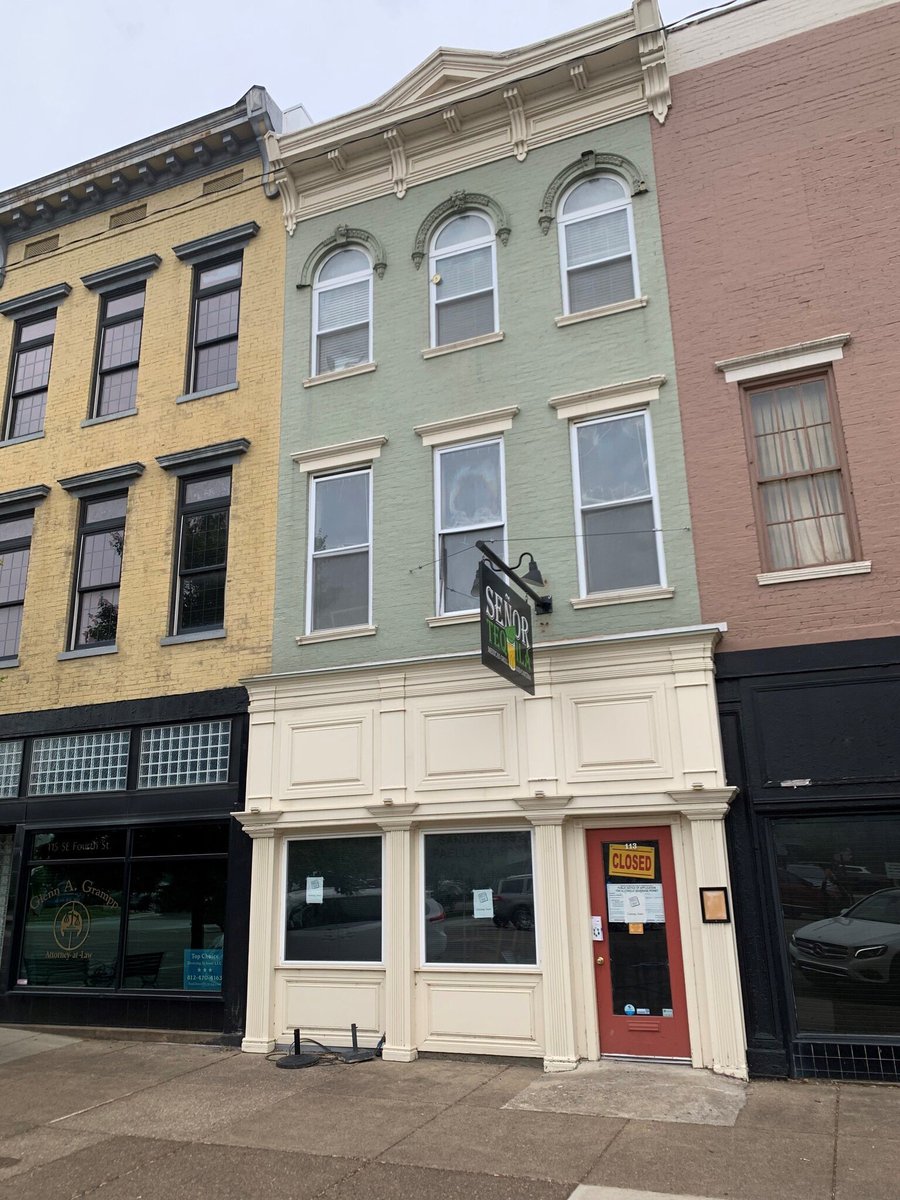 kfulton84's tweet image. It’s amazing what some paint and new windows will do for a historic building.  

Now home to @eatatsamuels 

#downtownevansville #historicrenovation #creatingdestinations #downtownrestaurant 
#eatatsamuels