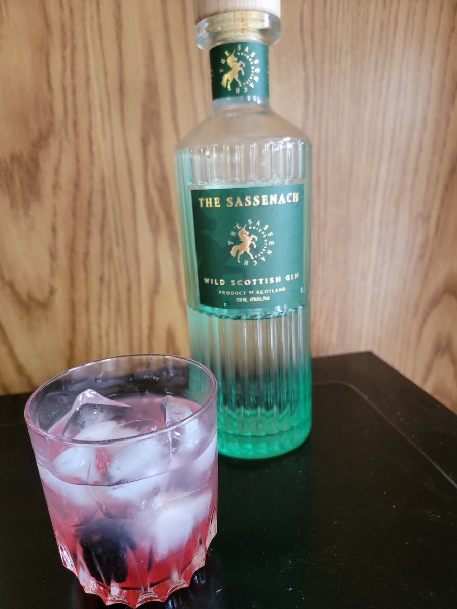 tangodancer208's tweet photo. @SassenachSpirit @esquire @SamHeughan It's almost 5 or close enough.  Took me 4 stores to find crème de mûres.  But I made my bramble with #sassenachgin @SamHeughan https://t.co/BgGUnr44pn