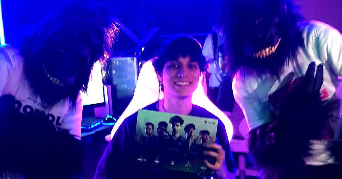 Monougg's tweet photo. La fiesta con nuestros compas de @teamisurus en @GAMERGY_Mx fue épica. 🎉
Hubo M&G 🤝, torneos 🏆 y mucho cotorreo. 😎
Prepárense porque vienen muchas más sorpresas. 🎁
@seiyalol #WelcomeToTheJungle #TeamIsurus #GoISG https://t.co/COaI4eMwEp