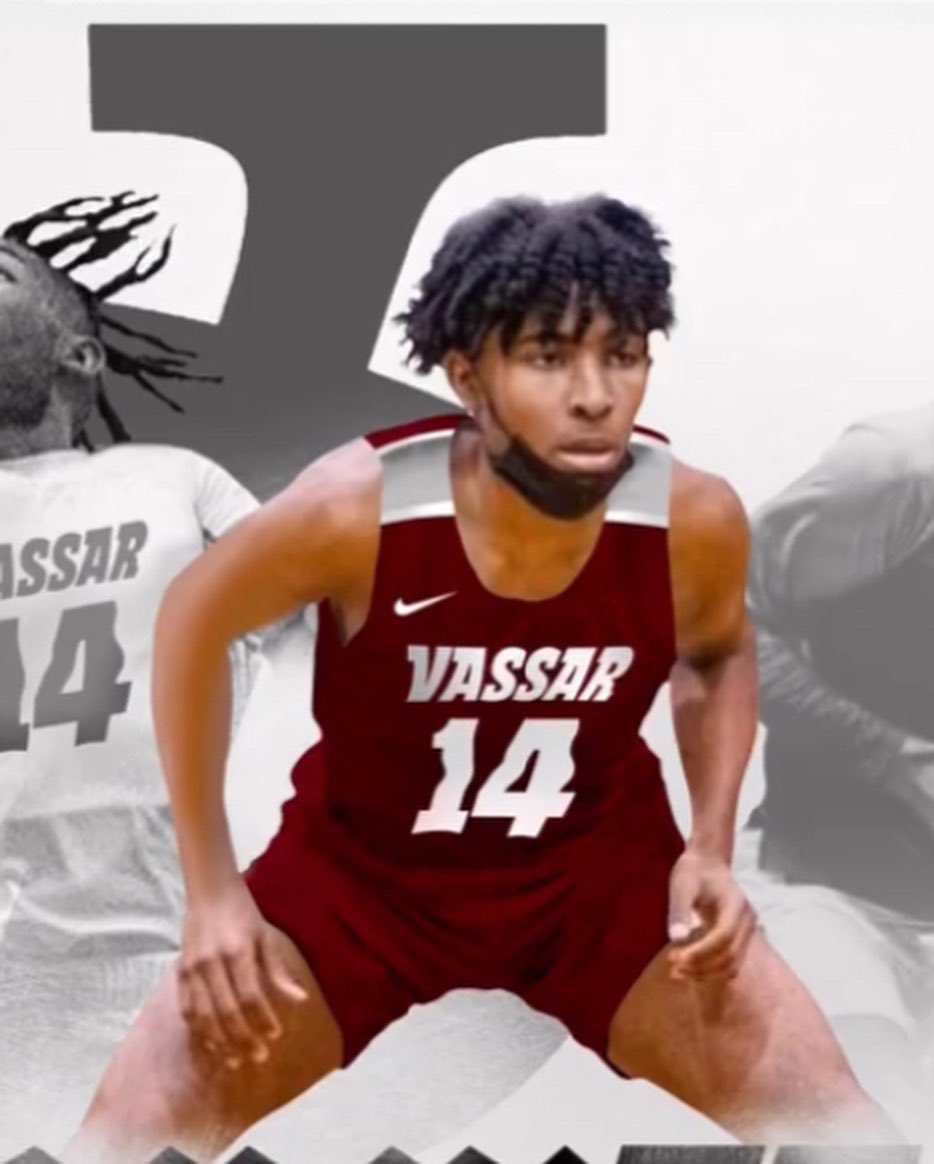 VassarMBB's tweet photo. Even the incoming first-years were getting incredible experience this summer! @mas_skies took the opportunity to shadow cardiothoracic surgeon Dr. Jason Frazier and witness both a Right Lung Lobectomy and a Triple Coronary Bypass. #BrewerPride #WhyD3 #MoreThananAthlete #Vassar https://t.co/LFOAp3RKfP
