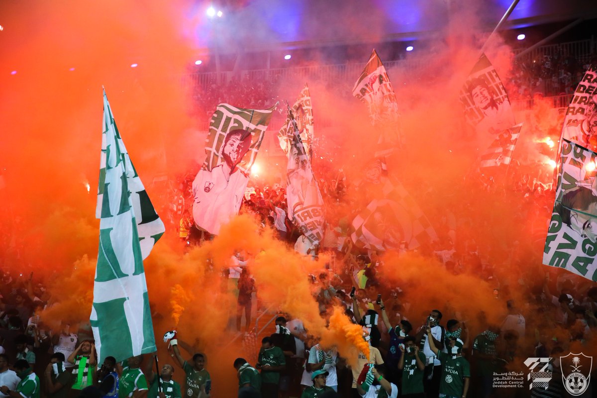 ALAHLI_FC's tweet photo. 💚 تحفة صاغها الرحمن من أحلى التحف 🔝

#الأهلي_الطائي | #دوري_روشن_السعودي https://t.co/d605ZcHoco