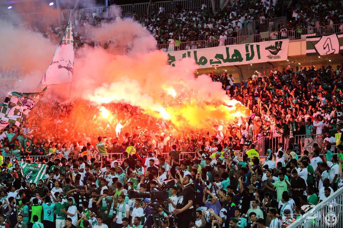 ALAHLI_FC's tweet photo. 💚 تحفة صاغها الرحمن من أحلى التحف 🔝

#الأهلي_الطائي | #دوري_روشن_السعودي https://t.co/d605ZcHoco