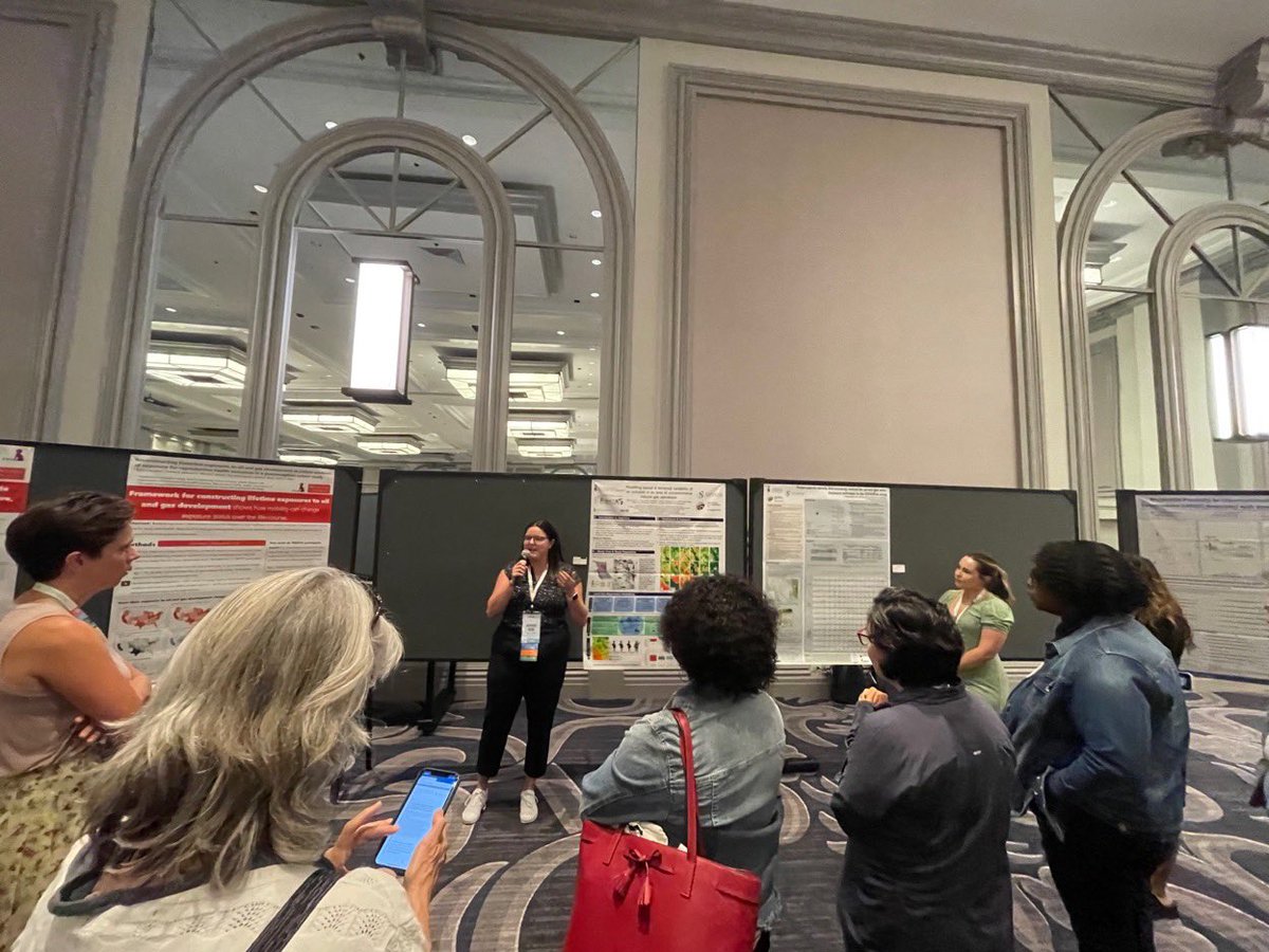 UofTPositive's tweet photo. #PositiveZero Science Communication Director, Miranda Doris, presents her research in the facilitated poster session for “Oil and Gas Development: Exposure, Health, and Justice” at the 2023 International Society of Exposure Science Annual Meeting in Chicago!
#ISES2023 @m_doris2 https://t.co/sCsLFOuMTP