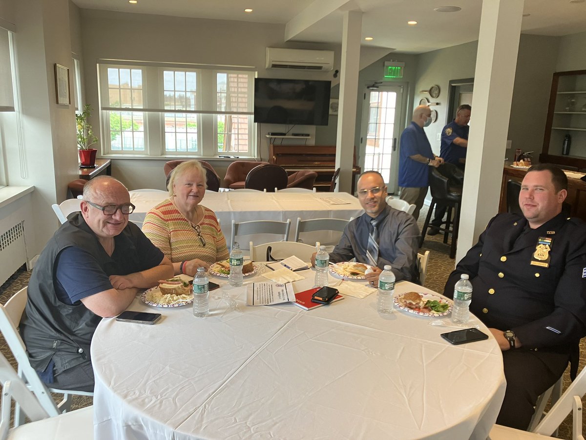 NYPDQueensNorth's tweet photo. Today we listened to diverse perspectives from community members at our Breaking Bread, Building Bonds event with the 104, 108, and 112 Precincts. Thank you to all who participated and we look forward to working together in the future! #nycbreaksbread https://t.co/MYHDteXxTU