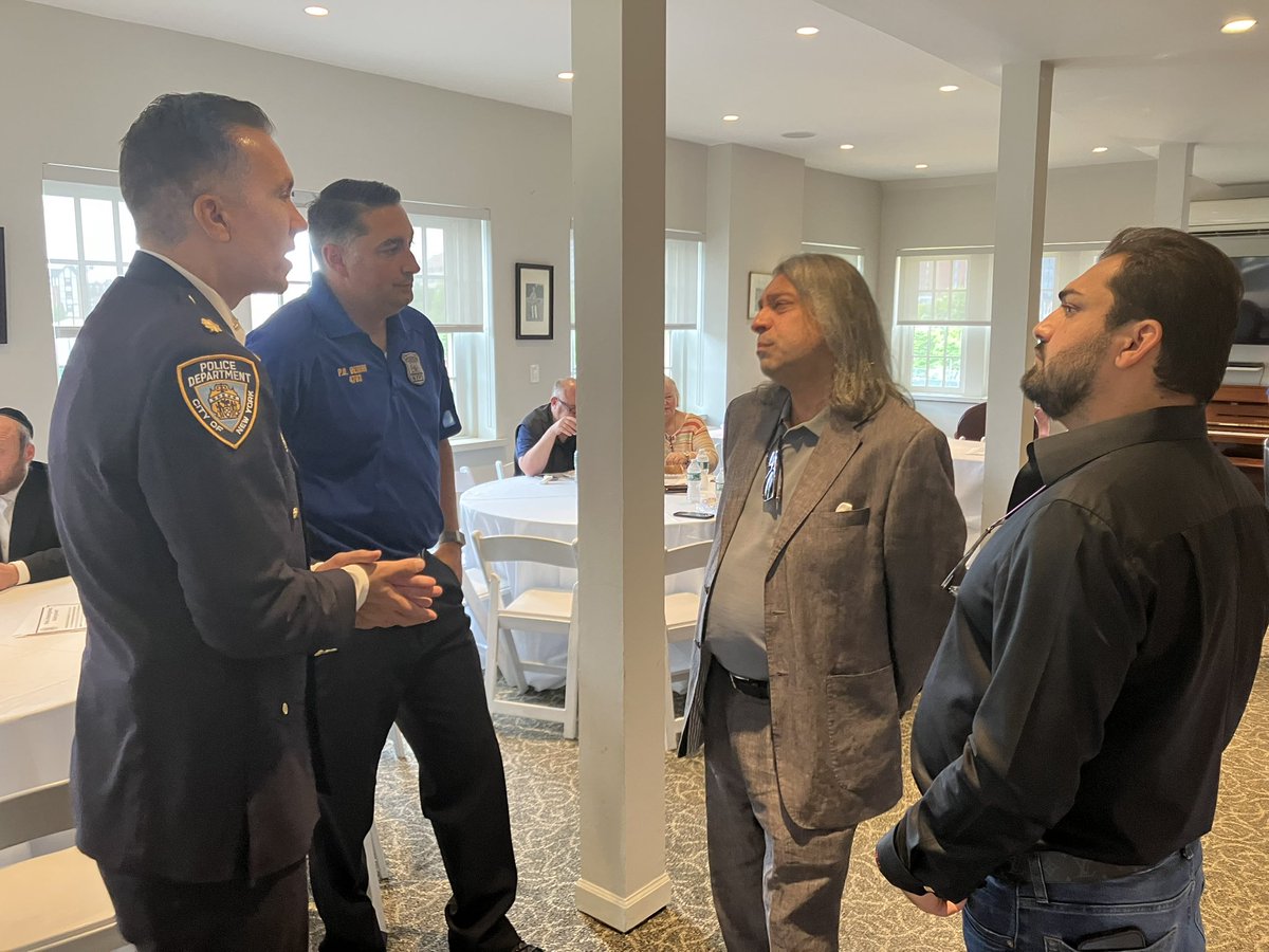 NYPDQueensNorth's tweet photo. Today we listened to diverse perspectives from community members at our Breaking Bread, Building Bonds event with the 104, 108, and 112 Precincts. Thank you to all who participated and we look forward to working together in the future! #nycbreaksbread https://t.co/MYHDteXxTU