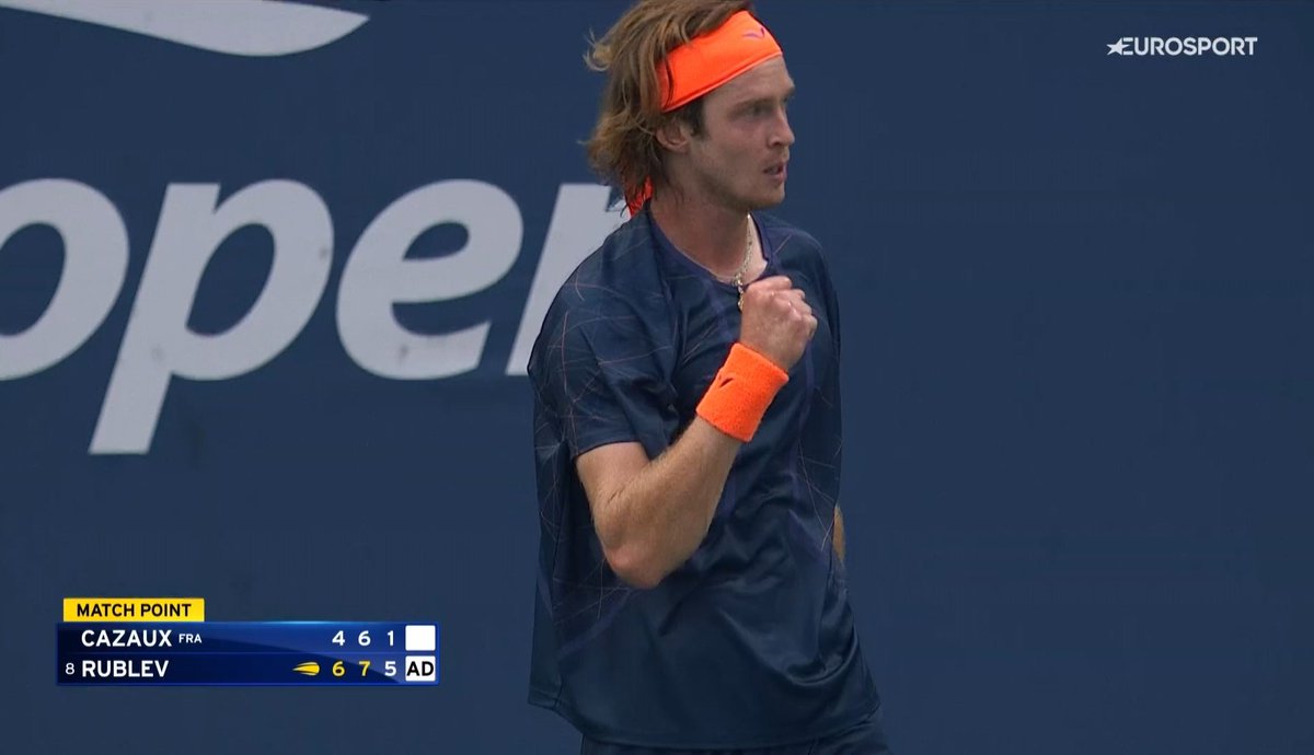 UniversTennis's tweet photo. Arthur Cazaux 🇨🇵 s'incline logiquement face au n°8 mondial Andrey Rublev (6-4, 7-6, 6-1) après 2h32 au premier tour.

Bonne première expérience à l'#USOpen pour le jeune français, repêché des qualifications. 👏 https://t.co/H3eqLFAZEF