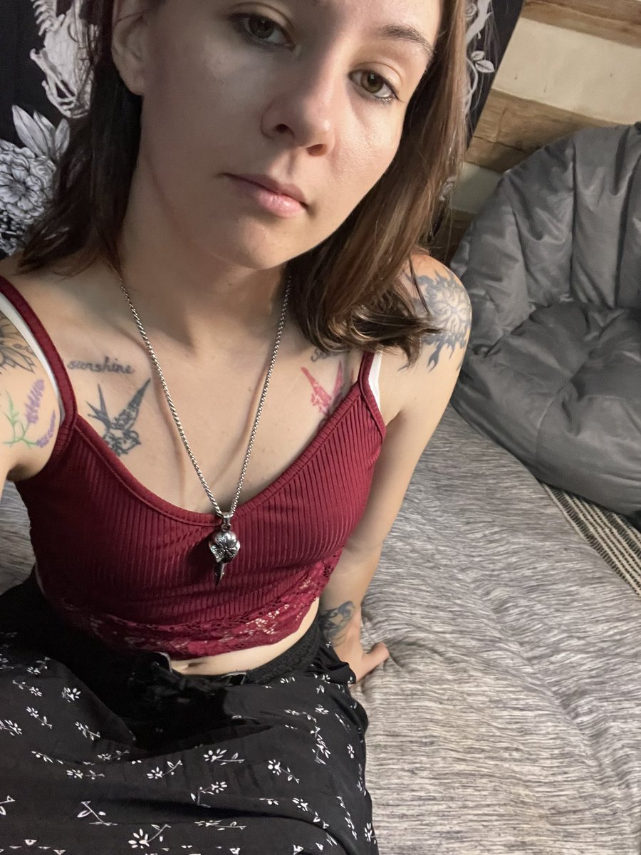 Raven_Raindrop's tweet photo. Retweet game with my new sub, let’s empty those pockets shall we? 20 minutes 

2/2/2 max 2 comments each
For each comment he also is getting 2 hours of denial, no touching 😇 next time it will be worse 😮‍💨😈 

Findom rtgame finsub cashcow drains draingame moneyslave femdom https://t.co/Hy7VEhrFMc