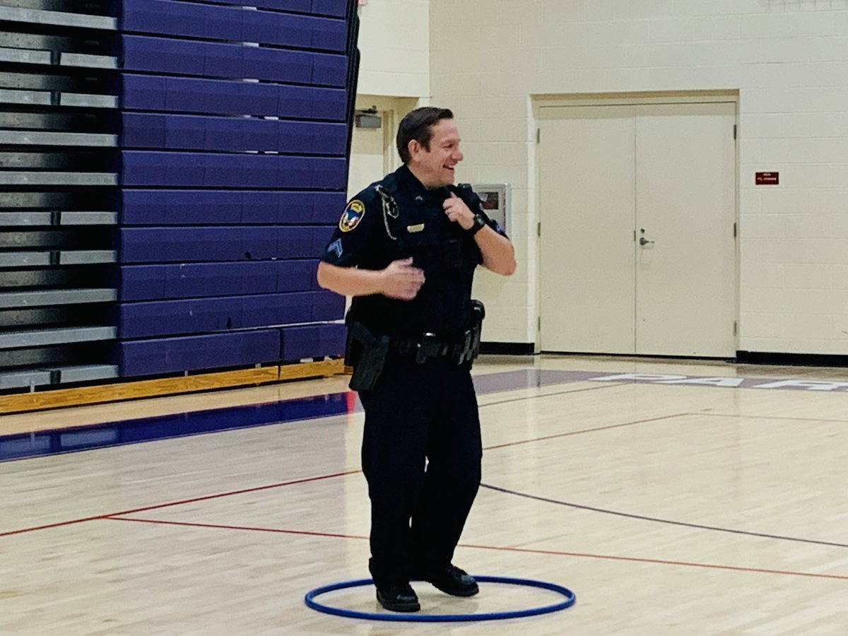 CoachRossBG_PE's tweet photo. PE fun @PBC_Elementary with guest PE stars Officer Simpson &amp; Sergeant Hogue! They worked hard at Hula Bumper Car Tag &amp; Capture the Flags!! https://t.co/WIiaB9HFt8